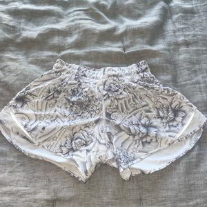 Lululemon Size 4, Hotty Hot Shorts